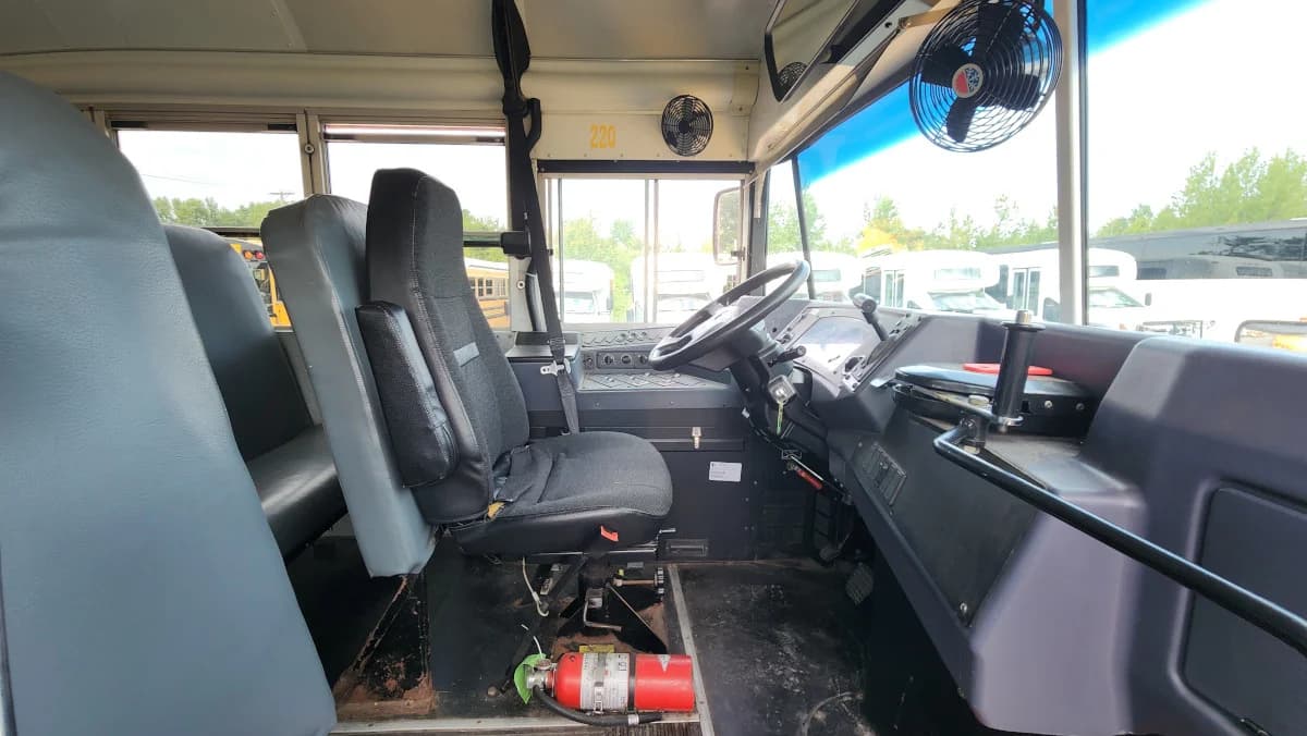 2014 Blue Bird Vision 72 Passenger - Image 6