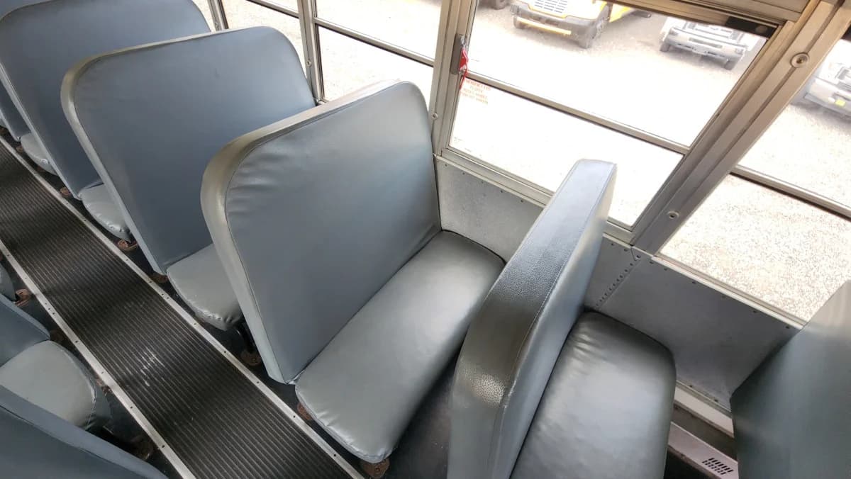2014 Blue Bird Vision 72 Passenger - Image 9