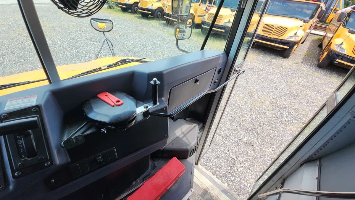 2014 Blue Bird Vision 72 Passenger - Image 14