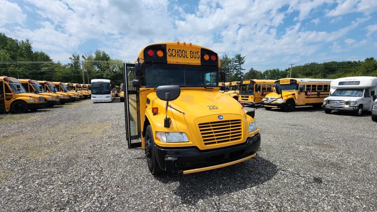 2014 Blue Bird Vision 72 Passenger - Image 19