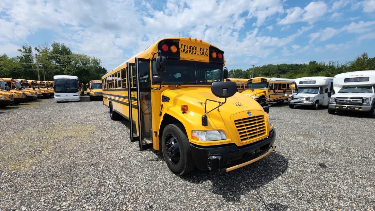 2014 Blue Bird Vision 72 Passenger - Image 20