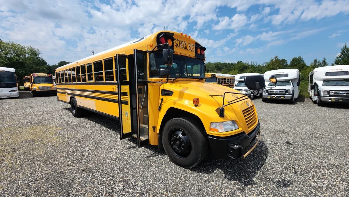 2014 Blue Bird Vision 72 Passenger - Image 2