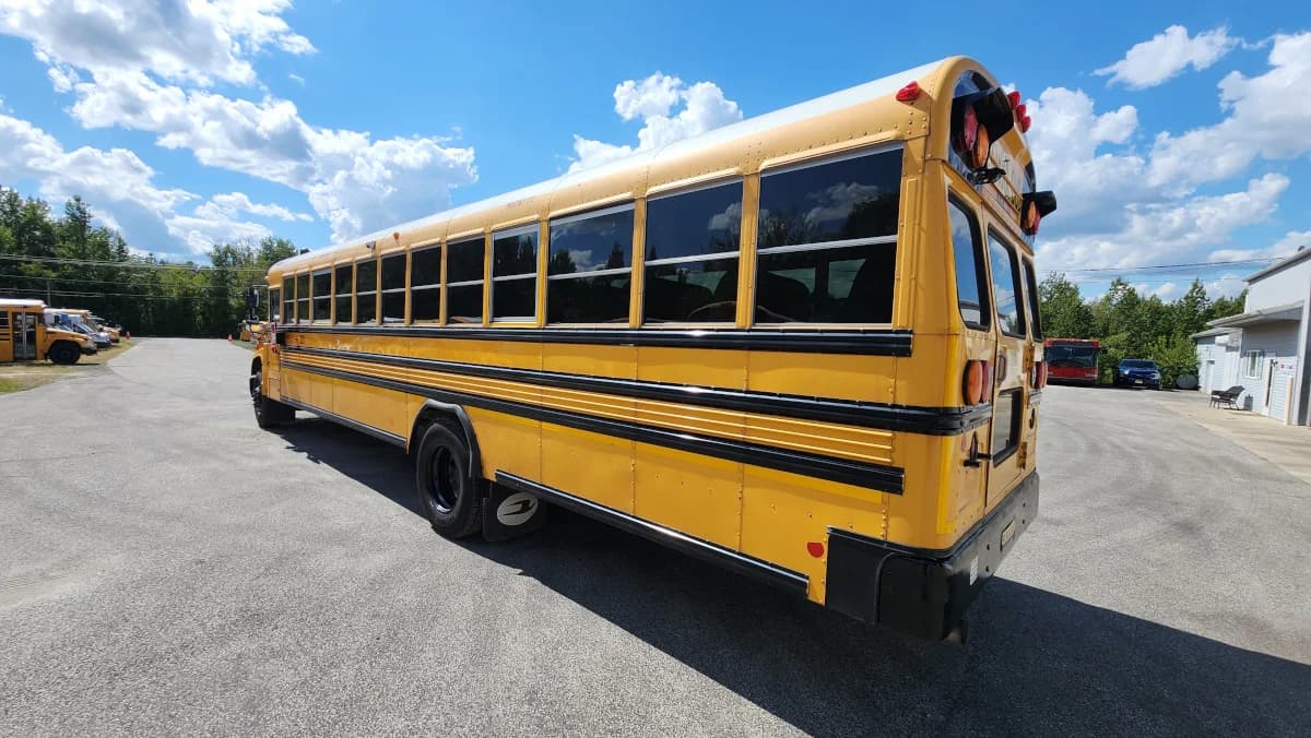 2014 Blue Bird Vision 72 Passenger - Image 4
