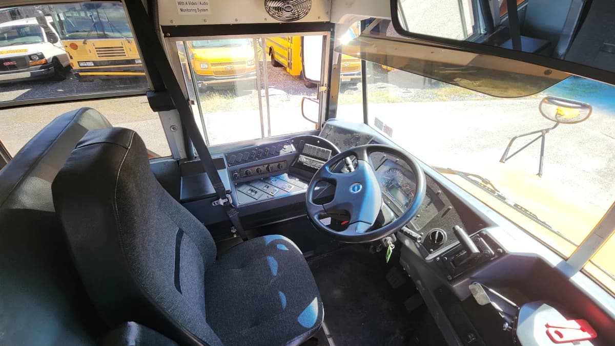 2014 Blue Bird Vision 72 Passenger - Image 6