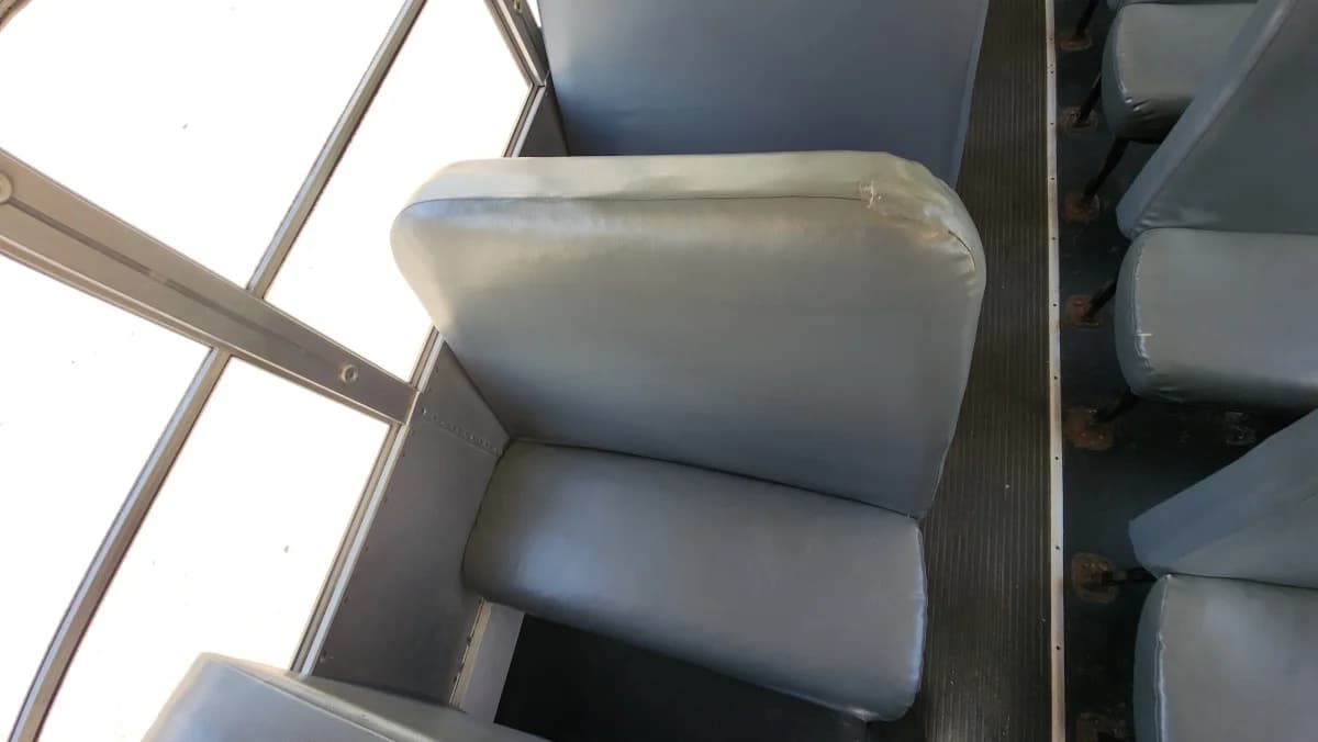 2014 Blue Bird Vision 72 Passenger - Image 9