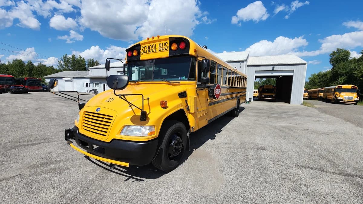 2014 Blue Bird Vision 72 Passenger - Image 13