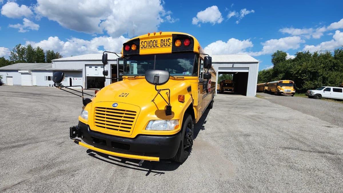 2014 Blue Bird Vision 72 Passenger - Image 14