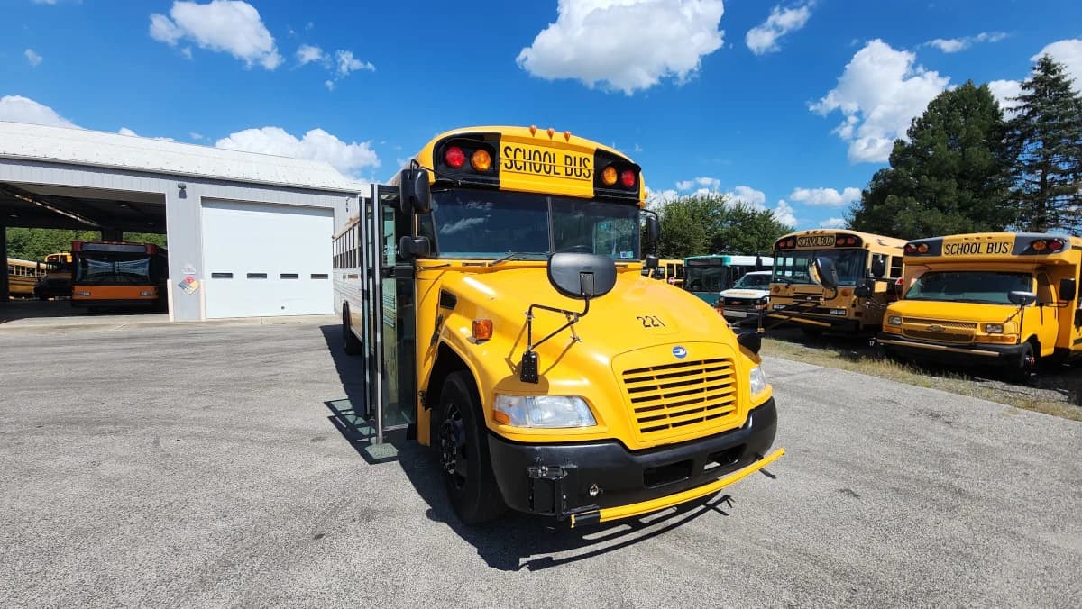 2014 Blue Bird Vision 72 Passenger - Image 15