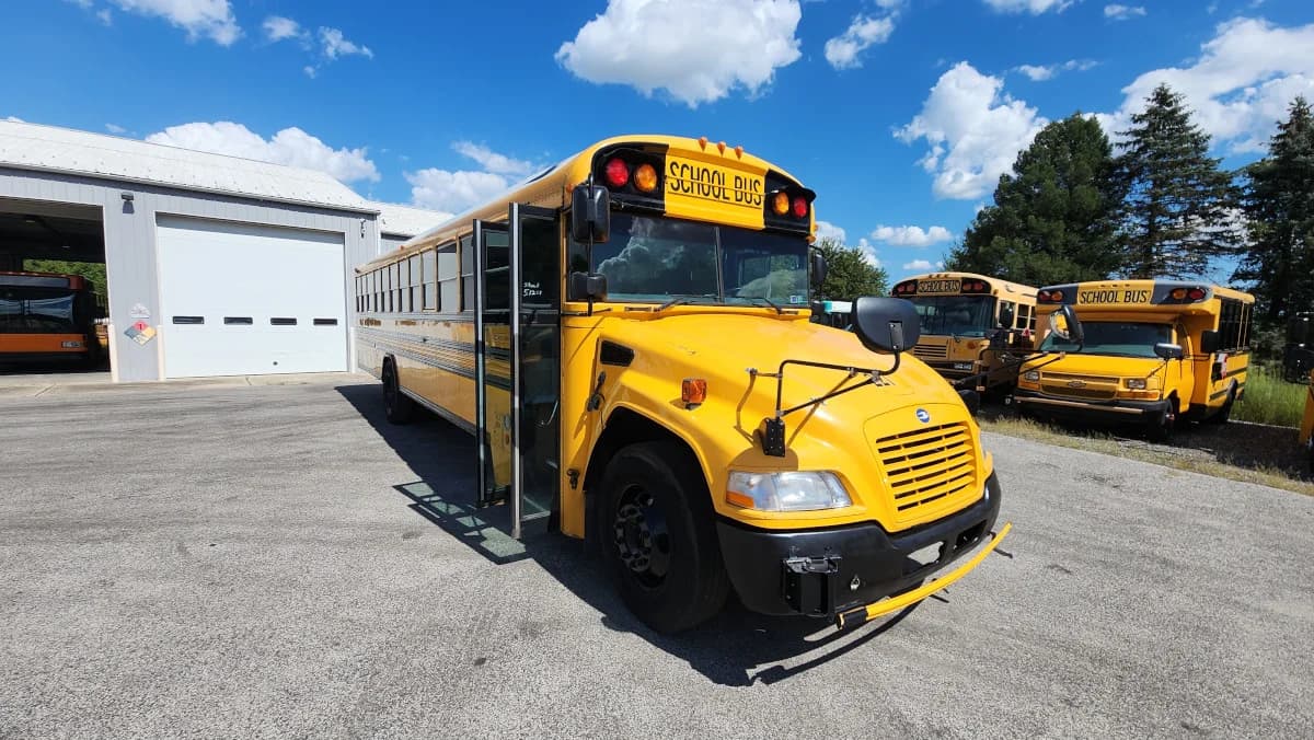 2014 Blue Bird Vision 72 Passenger - Image 16