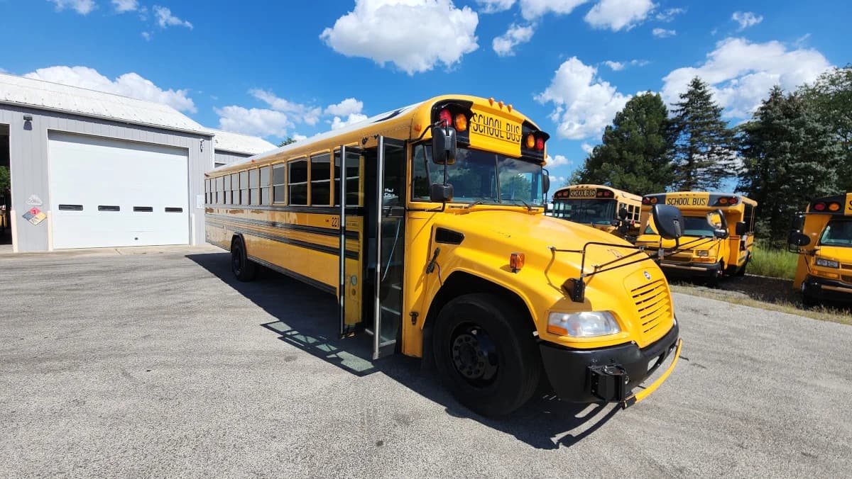 2014 Blue Bird Vision 72 Passenger - Image 2