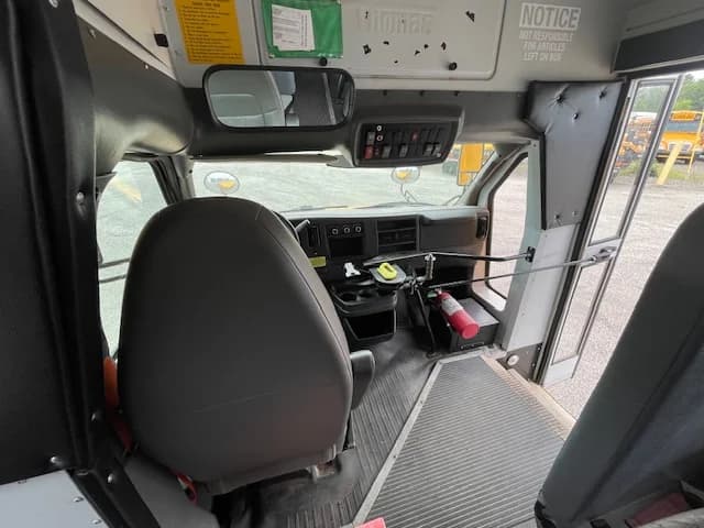 2015 CHEVROLET C4500 Thomas - Image 8