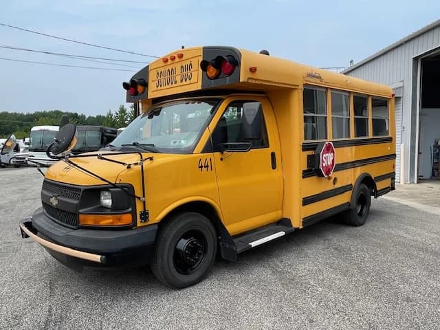 2015 CHEVROLET C4500 Thomas - Image 2
