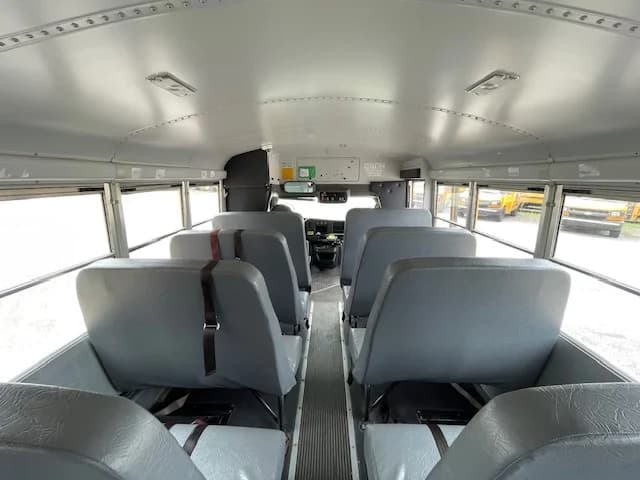 2015 CHEVROLET C4500 Thomas - Image 9