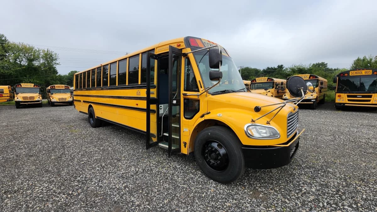 2017 Thomas C2 72 Passenger  - Image 2