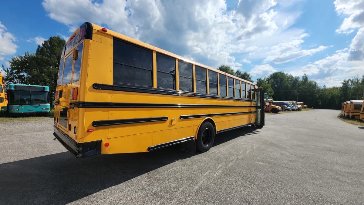 2017 THOMAS C2 72 Passenger - Image 3