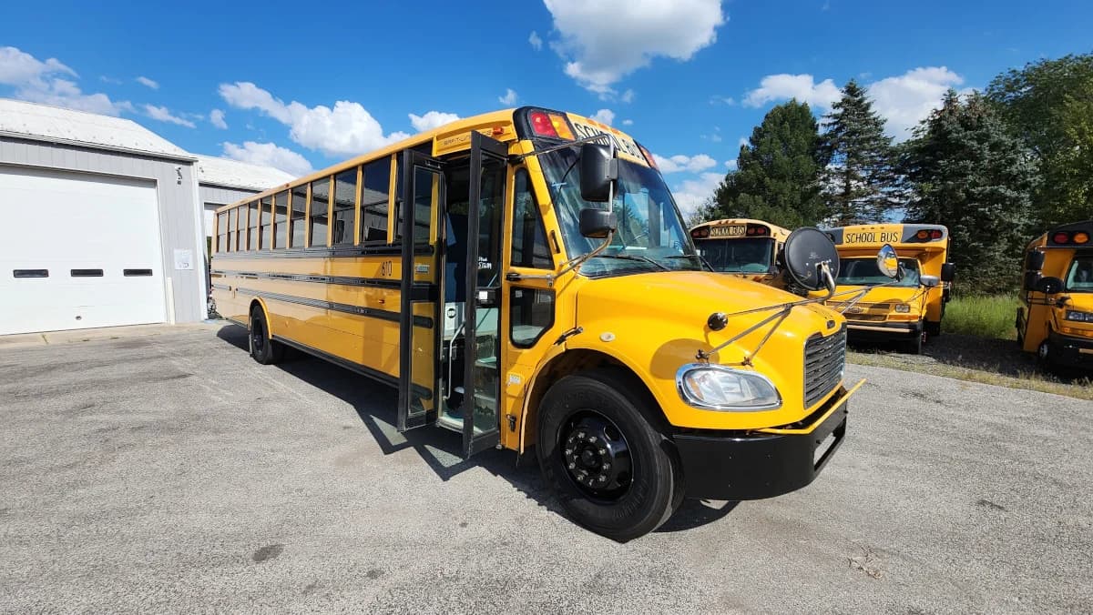 2017 THOMAS C2 72 Passenger - Image 2