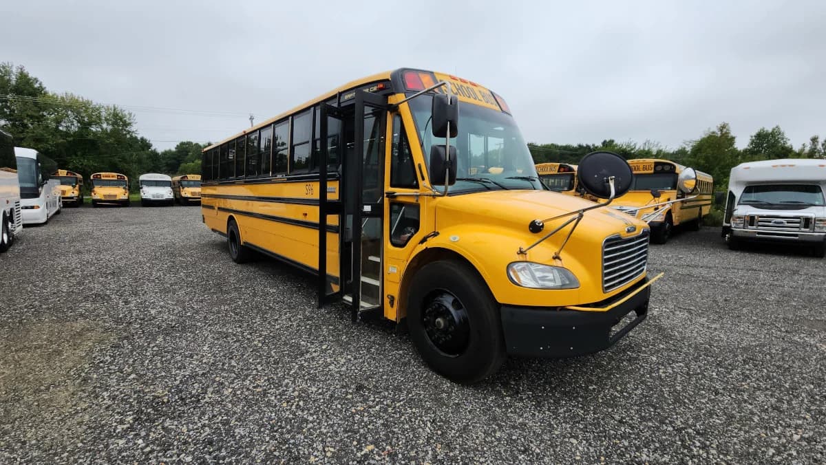 2017 Freightliner Thomas 72 Passenger - Image 3