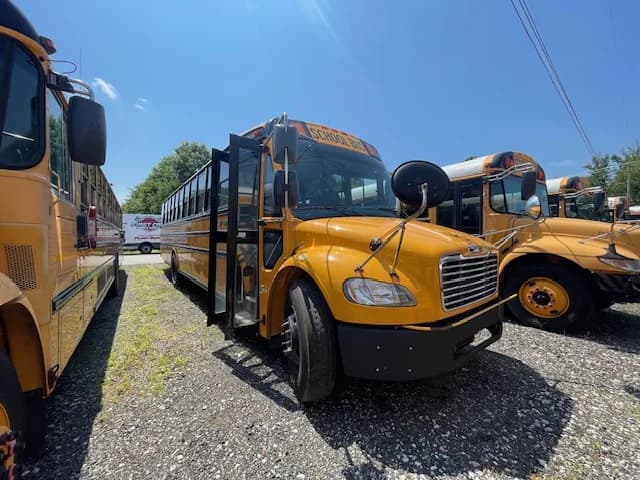 2017 Freightliner Thomas 72 Passenger - Image 2