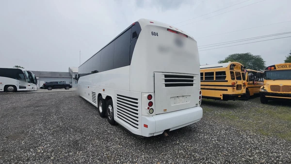 2011 MCI J4500 NEW ENGINE - Image 37