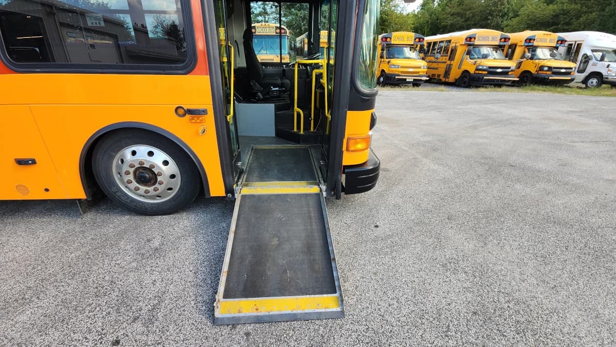 2005 GILLIG Low Floor 28 FT Transit - Image 16