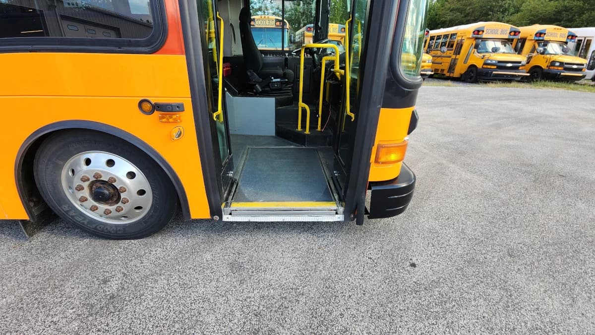 2005 GILLIG Low Floor 28 FT Transit - Image 17