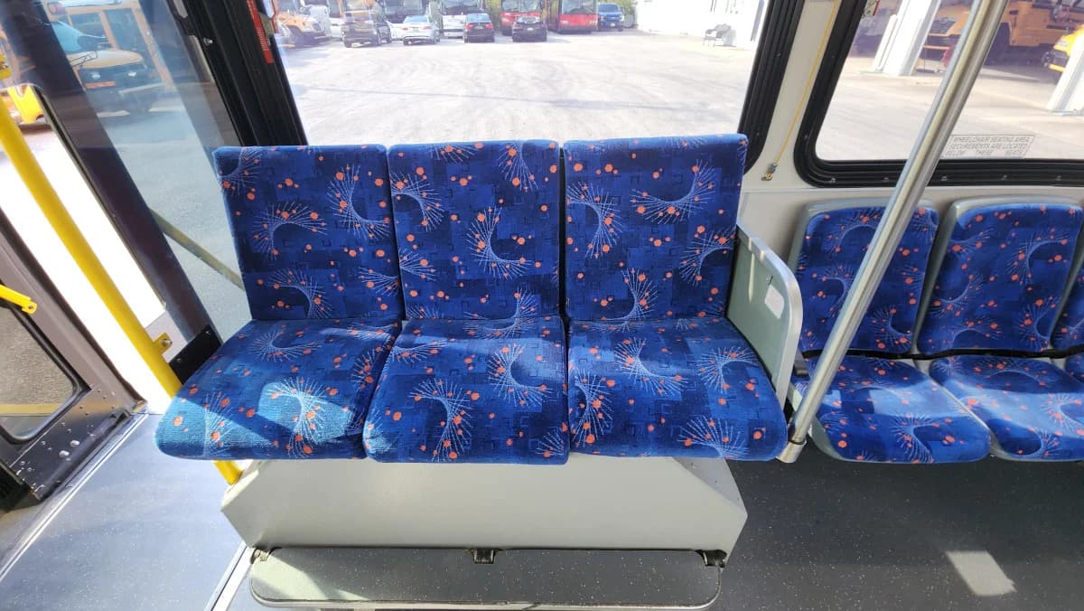 2005 GILLIG Low Floor 28 FT Transit - Image 6