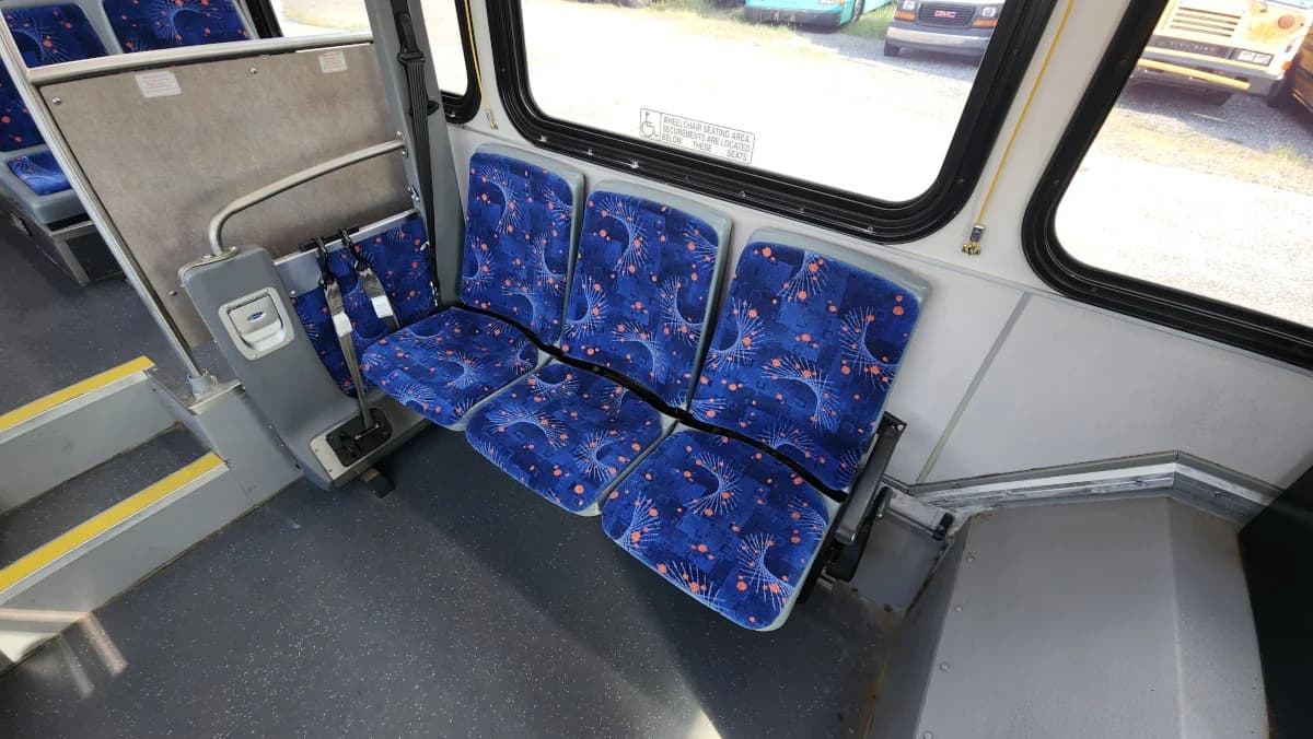 2005 GILLIG Low Floor 28 FT Transit - Image 11