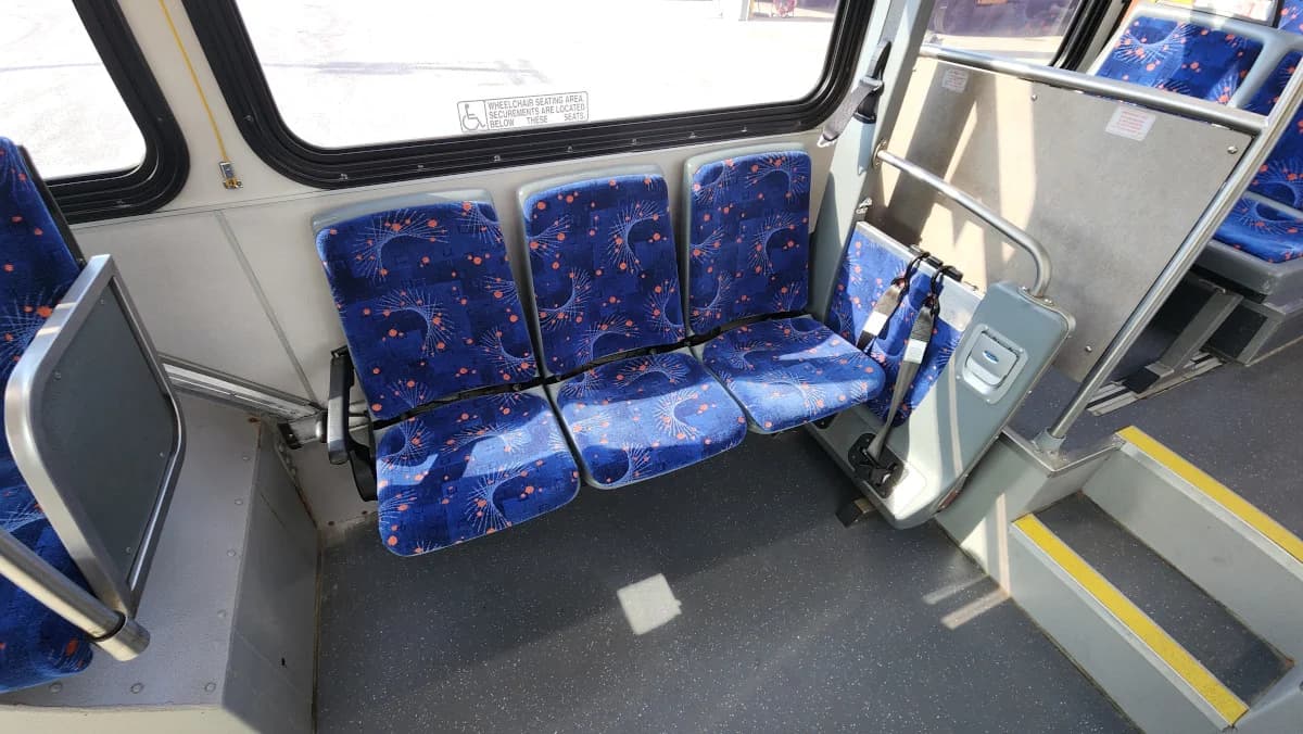 2005 GILLIG Low Floor 28 FT Transit - Image 7