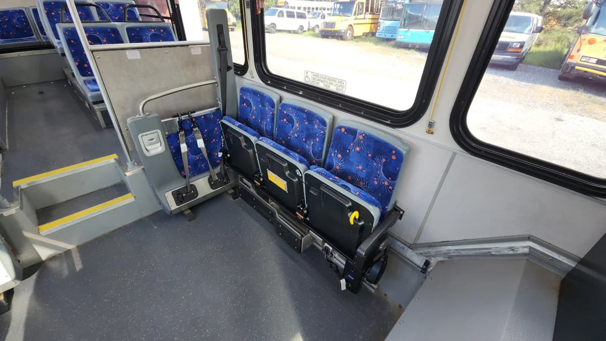 2005 GILLIG Low Floor 28 FT Transit - Image 8