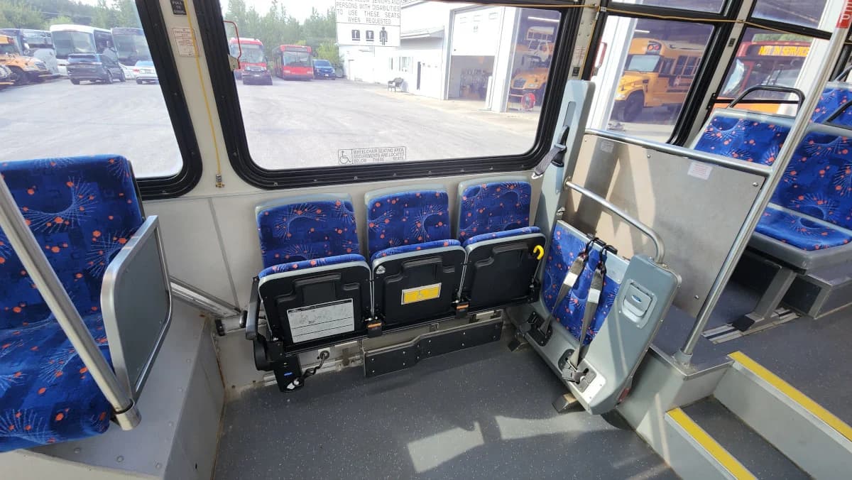 2005 GILLIG Low Floor 28 FT Transit - Image 9