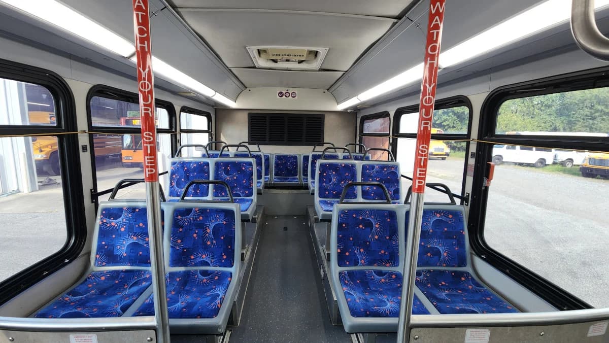 2005 GILLIG Low Floor 28 FT Transit - Image 10