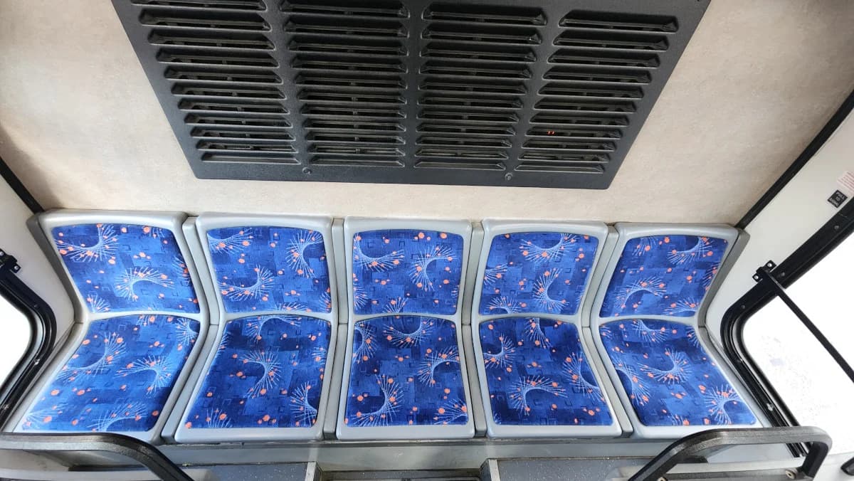 2005 GILLIG Low Floor 28 FT Transit - Image 12