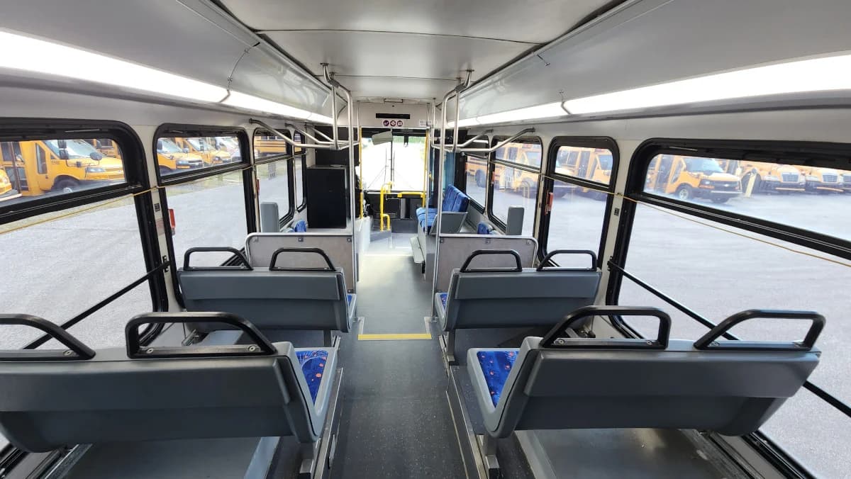 2005 GILLIG Low Floor 28 FT Transit - Image 13