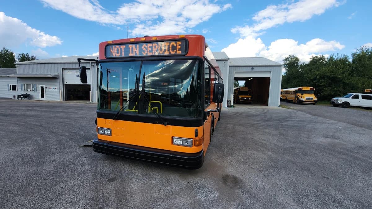2005 GILLIG Low Floor 28 FT Transit - Image 18