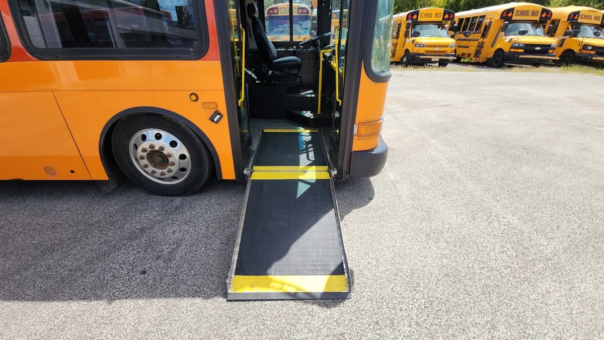 2007 Gillig Low Floor 28FT Transit - Image 5