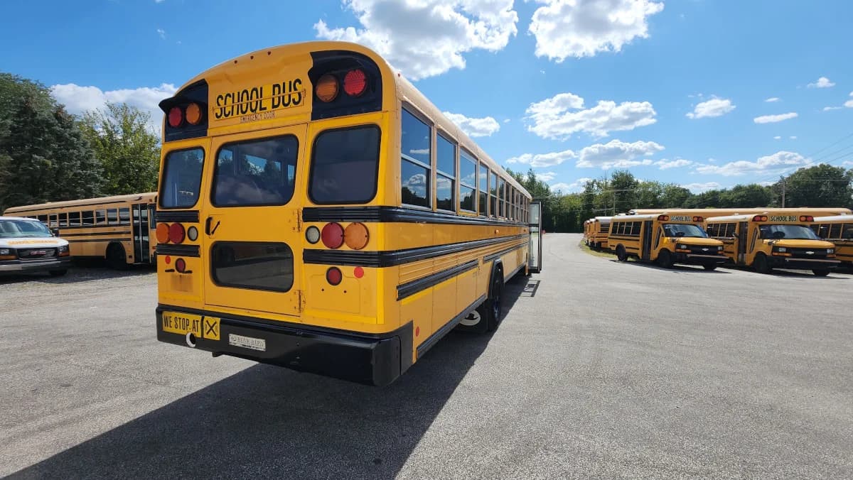 2016 Blue Bird Vision 72P - Image 21