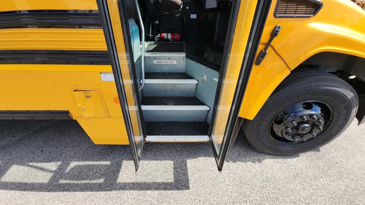 2016 Blue Bird Vision 72P - Image 5