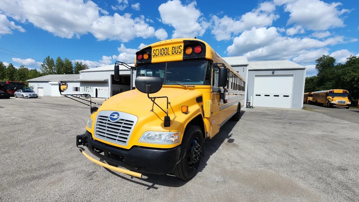 2016 Blue Bird Vision 72P - Image 16