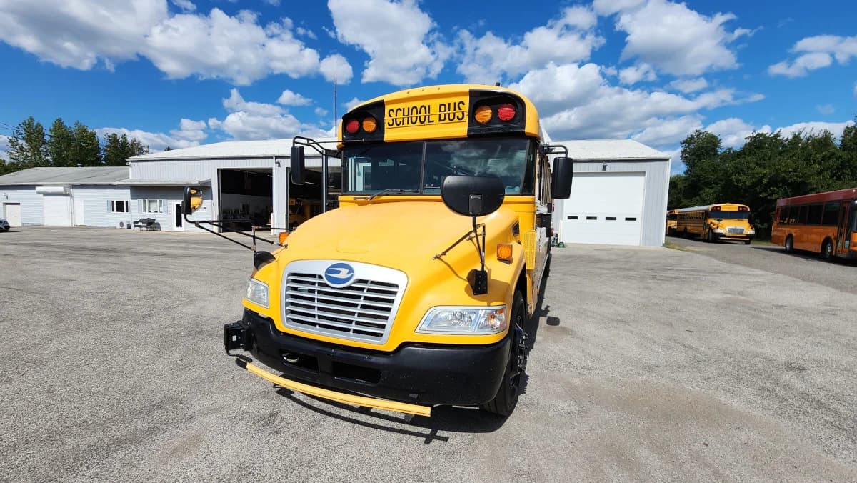 2016 Blue Bird Vision 72P - Image 17