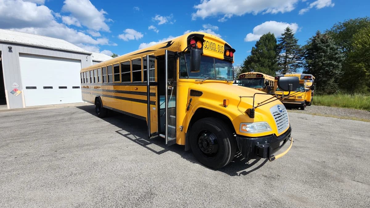 2016 Blue Bird Vision 72P - Image 2