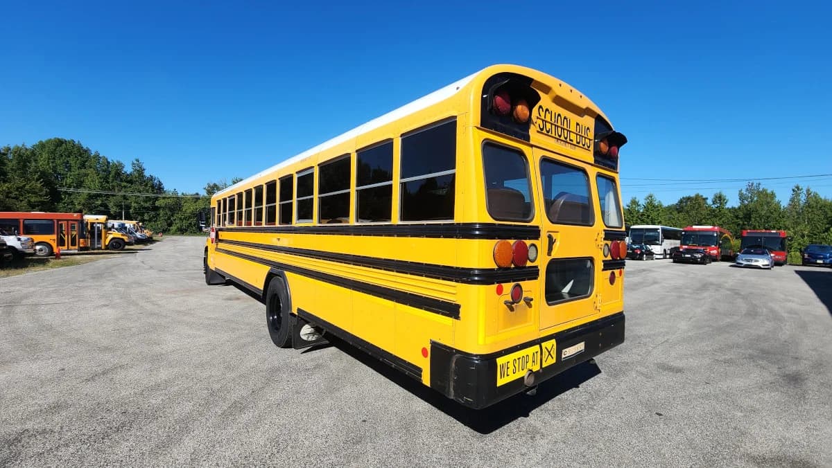 2015 Blue Bird Vision 72 Passenger - Image 21