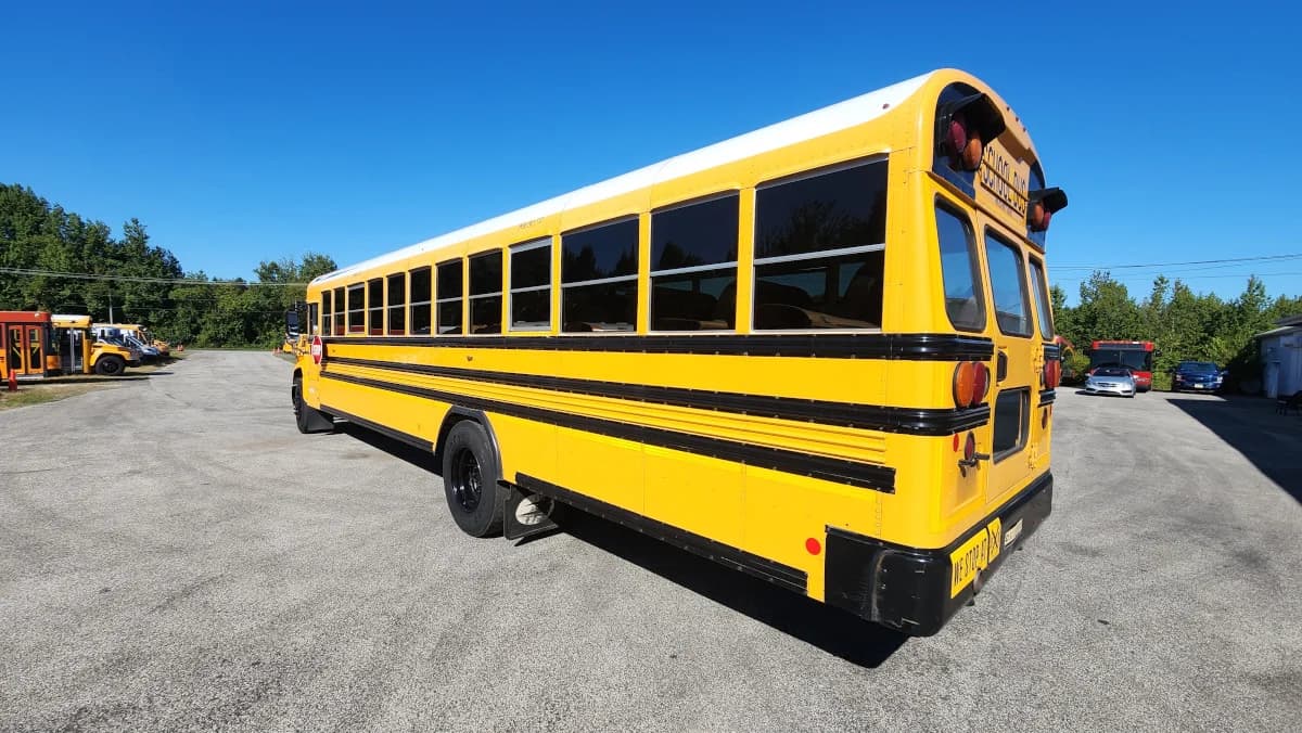 2015 Blue Bird Vision 72 Passenger - Image 4