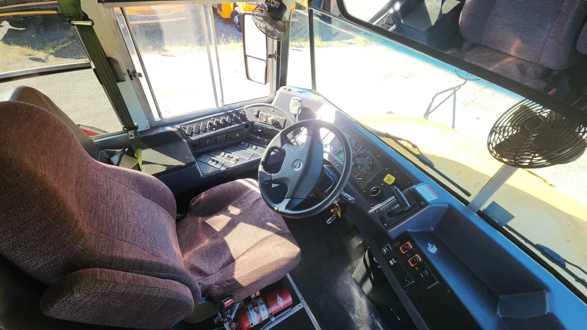 2015 Blue Bird Vision 72 Passenger - Image 6