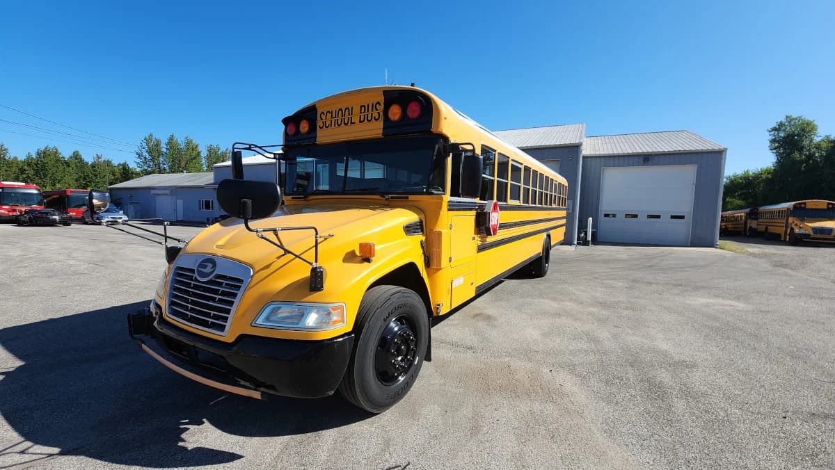 2015 Blue Bird Vision 72 Passenger - Image 14