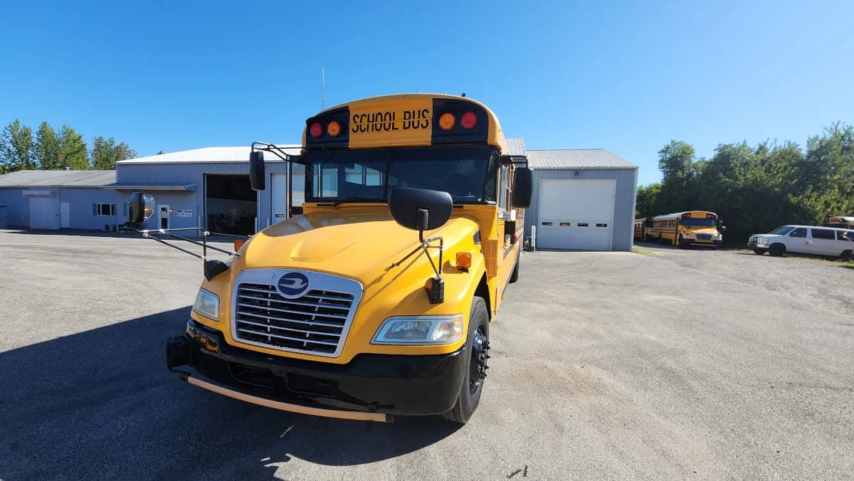 2015 Blue Bird Vision 72 Passenger - Image 15