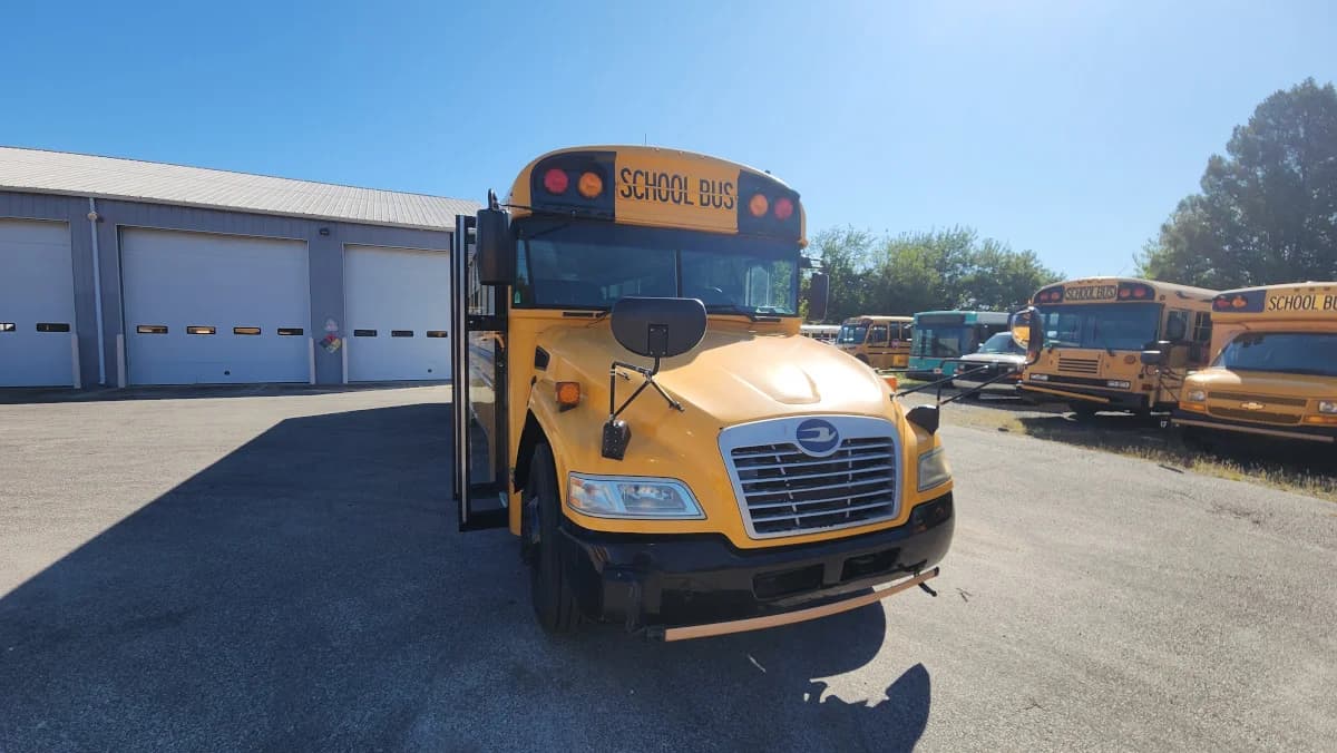 2015 Blue Bird Vision 72 Passenger - Image 16