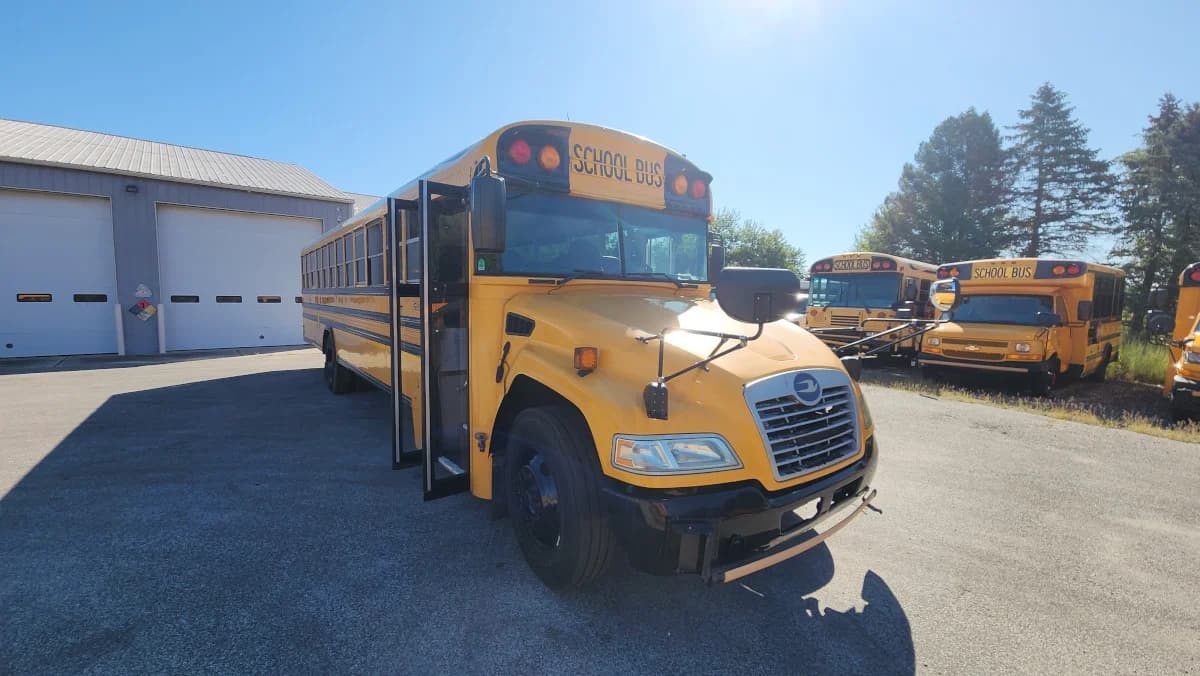 2015 Blue Bird Vision 72 Passenger - Image 17