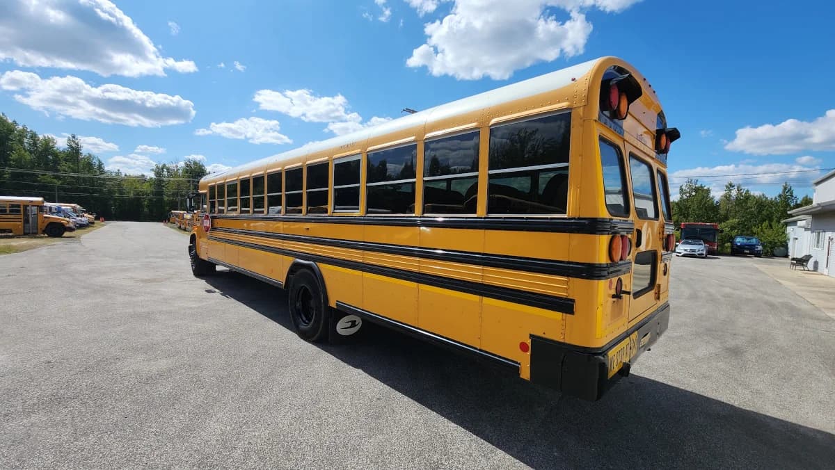 2015 Blue Bird Vision 72 Passenger - Image 4