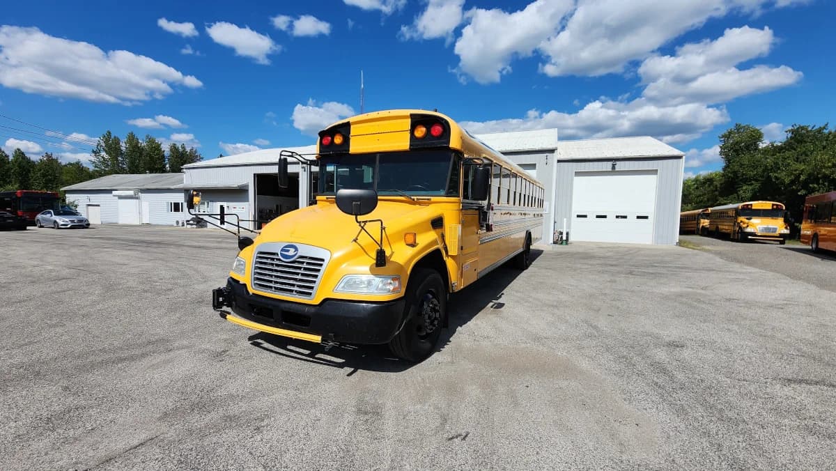 2015 Blue Bird Vision 72 Passenger - Image 15