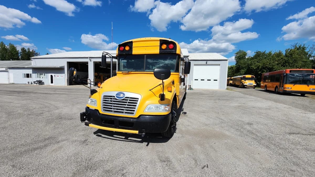 2015 Blue Bird Vision 72 Passenger - Image 16